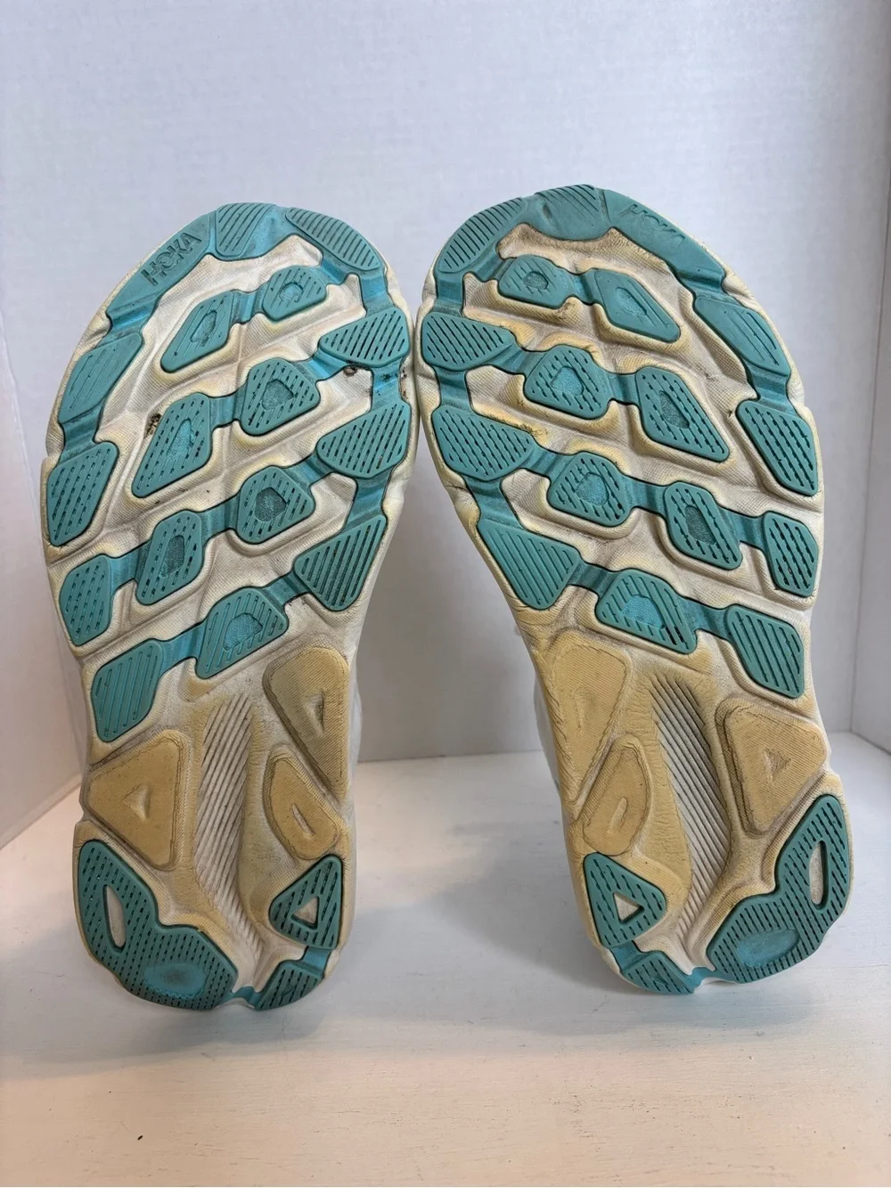 HOKA Women's Clifton 9 white running shoes size W 11D